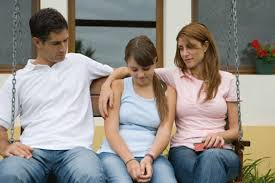 Πώς να ανακοινωθεί στα παιδιά ότι οι γονείς παίρνουν διαζύγιο